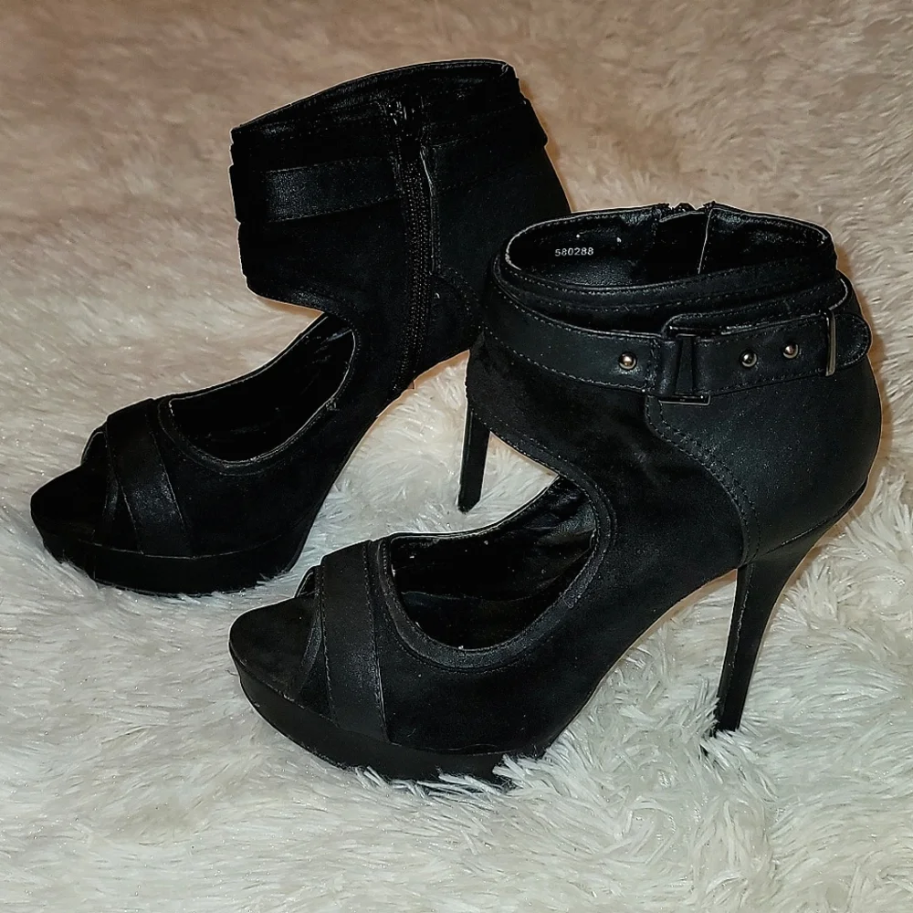 Charlotte Russe Heels - Picture 4 of 5